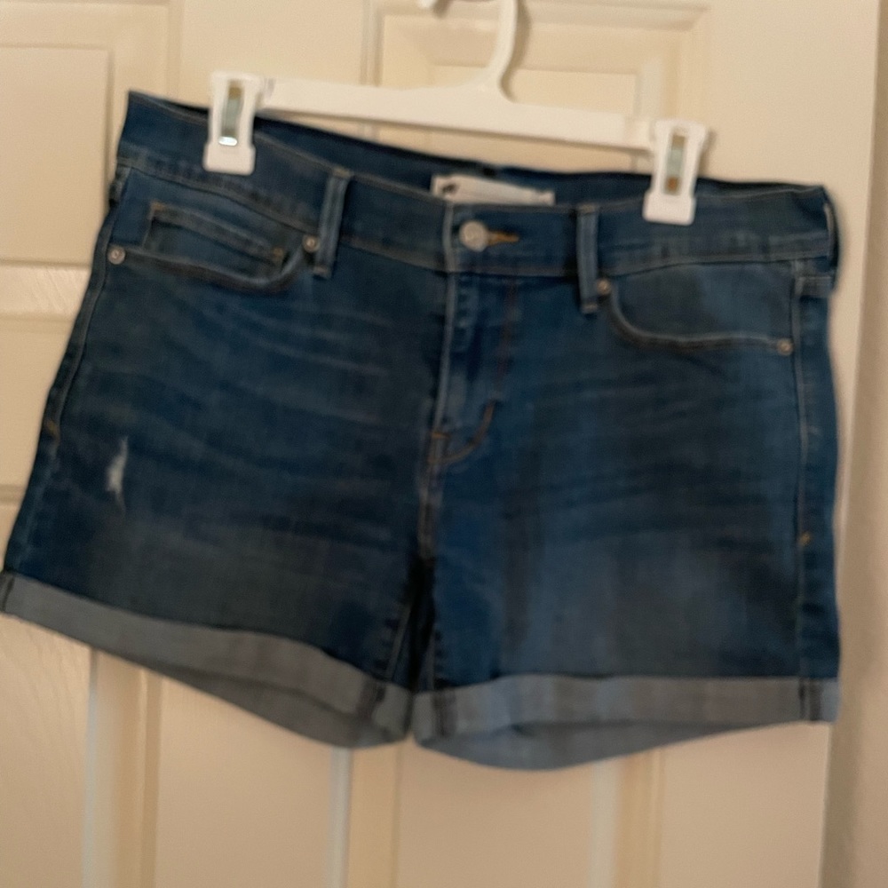 Levi cuffed shorts